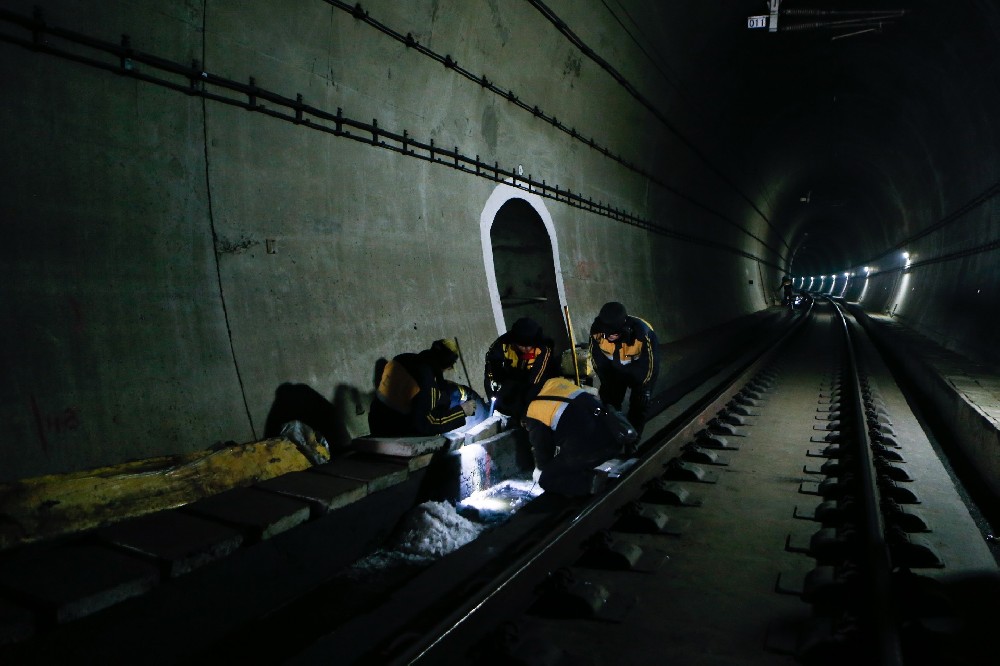 昆山铁路运营隧道病害现状